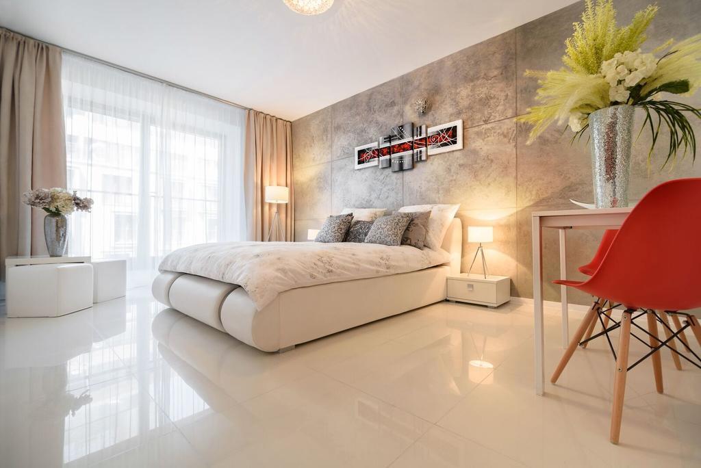 Art Market Square Apartment