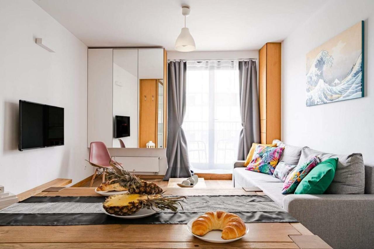 Art Market Square Apartment