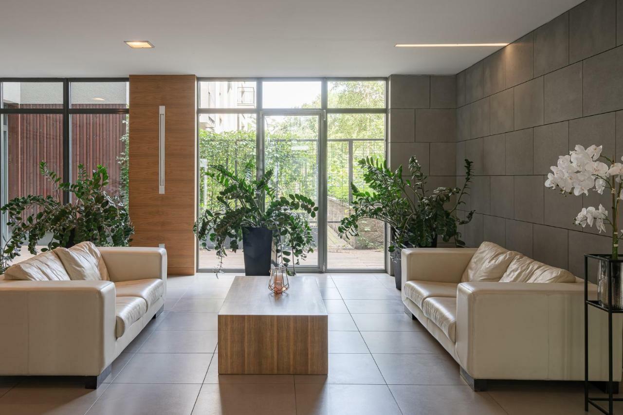 Art Market Square Apartment